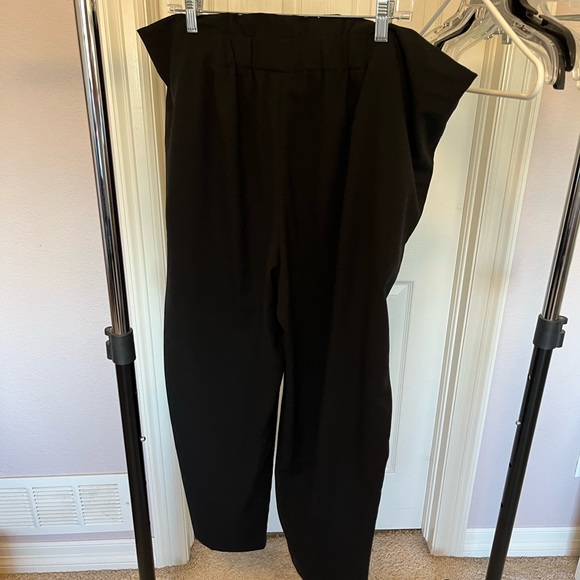 A New Day black high rise relaxed fit tapered ankle trouser, size 18 - Picture 2 of 3